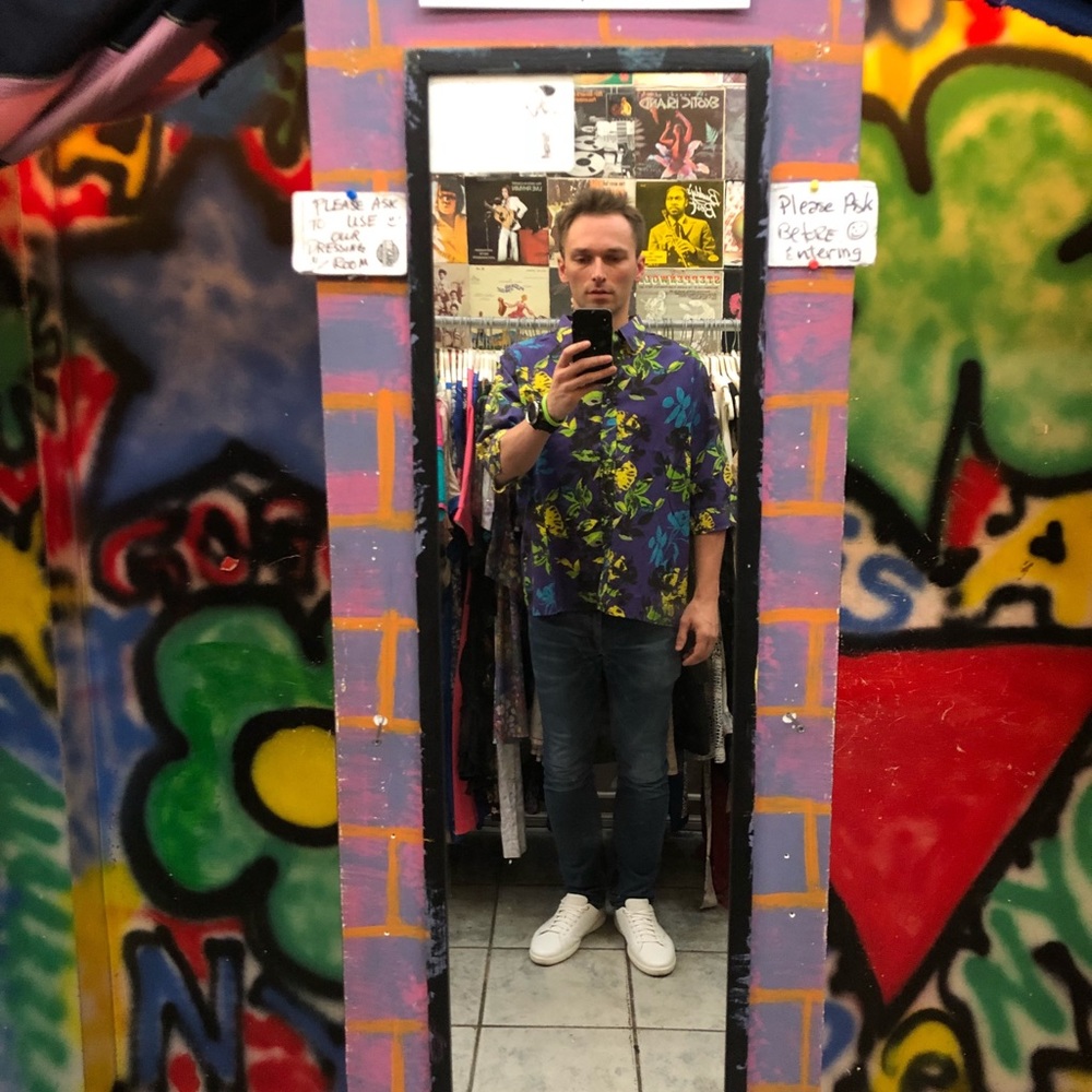 Meet your Posher friends, ⚡️ian & ilja 🗽🚀📦